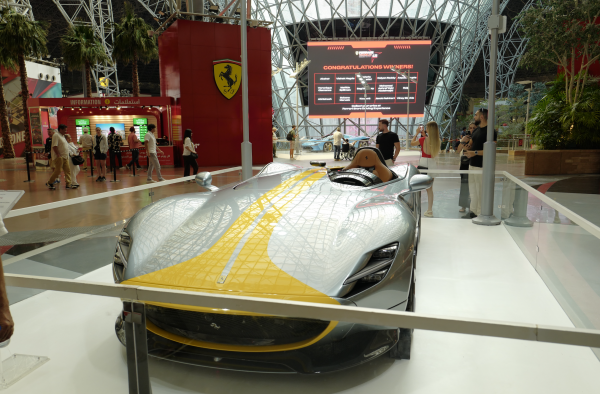 Du khách Việt ngỡ ngàng bước vào 