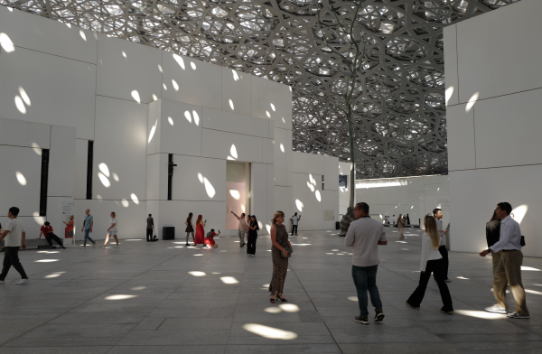 Du khách Việt ngỡ ngàng bước vào 