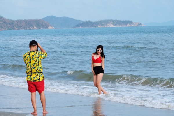 Du khách dậy từ mờ sáng mò cua bắt ốc ở Vân Đồn