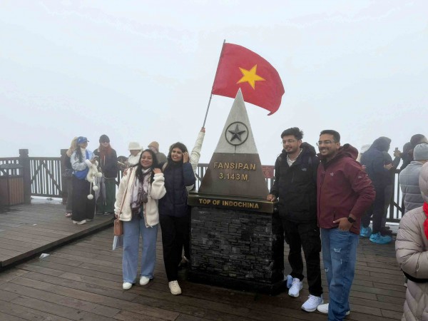 Du lịch bứt tốc bất chấp mưa bão