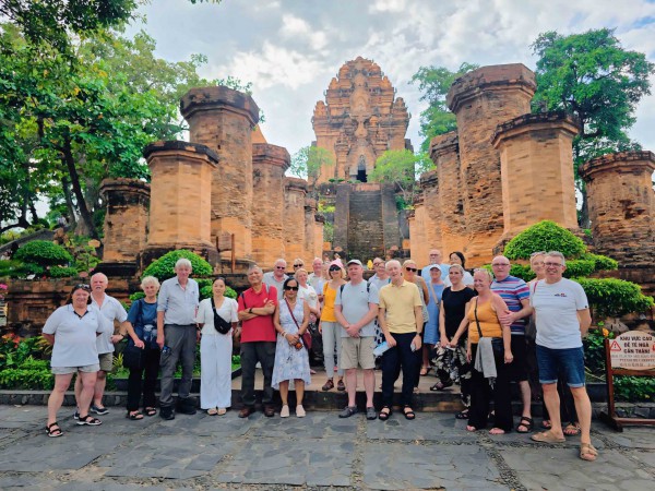 Du lịch bứt tốc bất chấp mưa bão