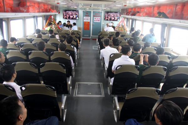 Giảm 10% vé tàu ra đảo Cồn Cỏ cho giáo viên, nhân viên ngành giáo dục Quảng Trị