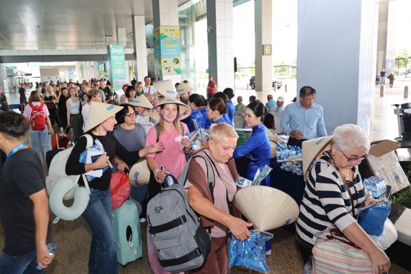 Hơn 30 chuyến bay đưa khách Nga đến Khánh Hòa mỗi tuần, du lịch khởi sắc Hơn 30 chuyến bay đưa khách Nga đến Khánh Hòa mỗi tuần, du lịch khởi sắc