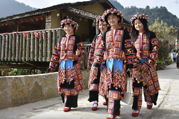 Lô Lô Chải rộn ràng đón khách sau khi được vinh danh  Lô Lô Chải rộn ràng đón khách sau khi được vinh danh