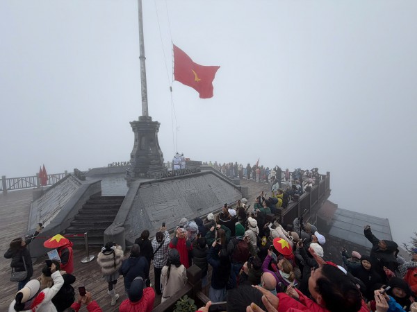 Mây săn người trên đỉnh Fansipan