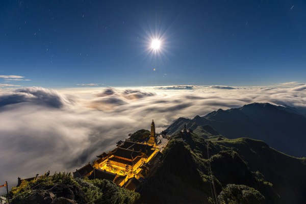 Ngắm dải ngân hà lung linh trong đêm trên đỉnh Fansipan