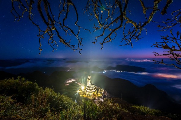 Ngắm dải ngân hà lung linh trong đêm trên đỉnh Fansipan