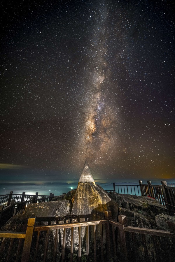 Ngắm dải ngân hà lung linh trong đêm trên đỉnh Fansipan