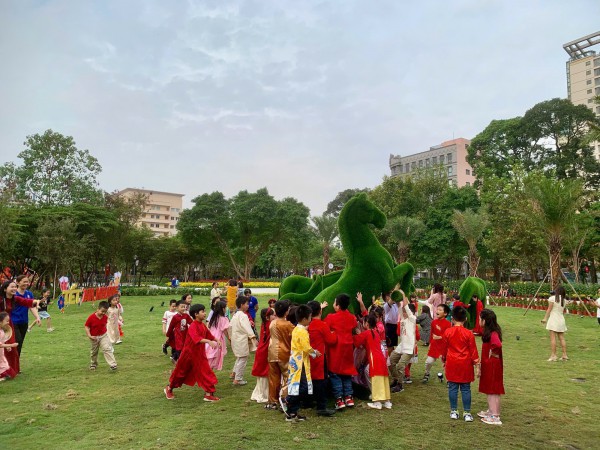 Phố xá rộn ràng đón tết