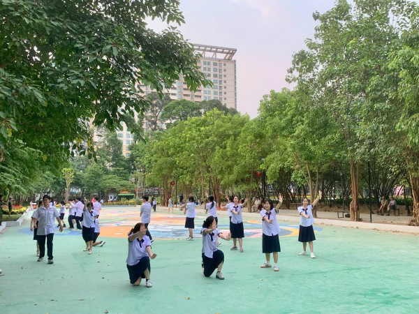 Phố xá rộn ràng đón tết