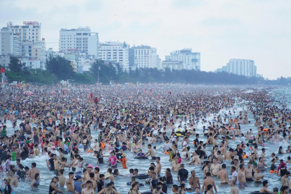 Sầm Sơn quyết dẹp nạn ép ăn, cân điêu