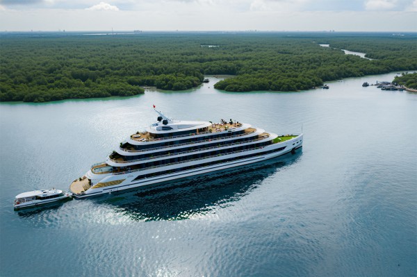 TP.HCM đón du thuyền siêu sang trên sông Sài Gòn