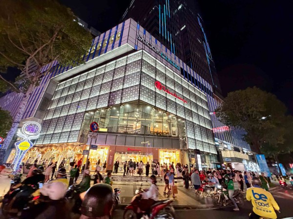 TP.HCM rộn ràng chuẩn bị mùa lễ hội cuối năm