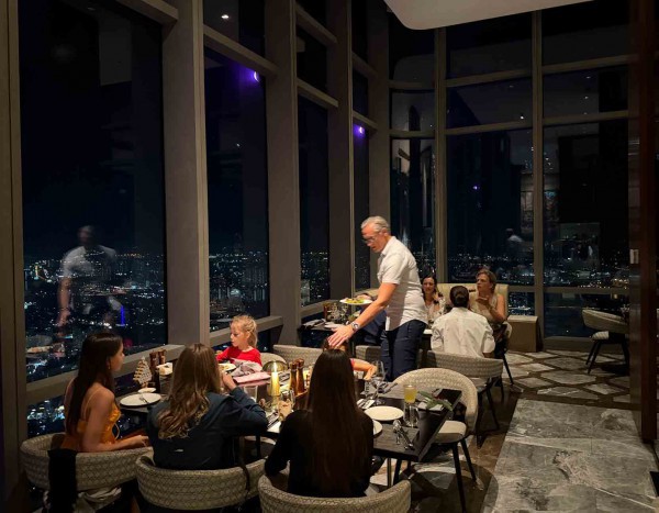 TP.HCM rộn ràng chuẩn bị mùa lễ hội cuối năm