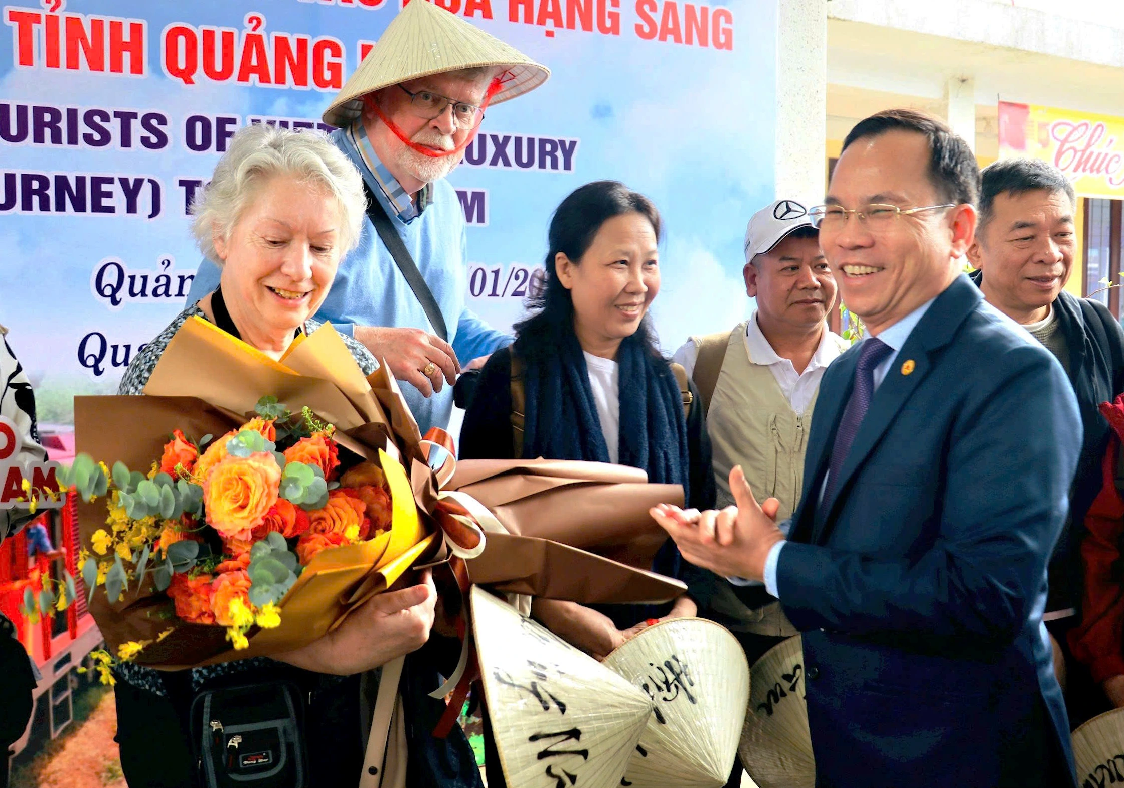 Tàu hạng sang liên tiếp dừng ở các điểm đến miền Trung Tàu hạng sang liên tiếp dừng ở các điểm đến miền Trung