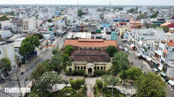 Vẻ đẹp nhà cổ trăm năm với kiến trúc Đông - Tây ở Gò Công