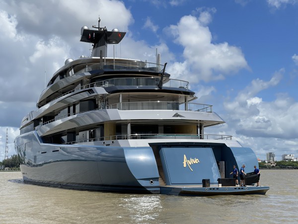 Vì sao tỉ phú Anh chủ Tottenham đưa siêu du thuyền trăm triệu USD đến Cần Thơ tận 3 lần?