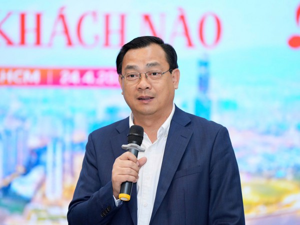 Việt Nam nên miễn visa cho khách nào? Việt Nam nên miễn visa cho khách nào?