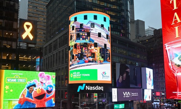 Xích lô, phố cổ, bánh xèo… Việt Nam xuất hiện ở Mỹ trên Quảng trường Thời Đại