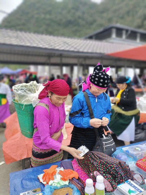 Độc đáo chợ lùi Sà Phìn giữa cao nguyên đá