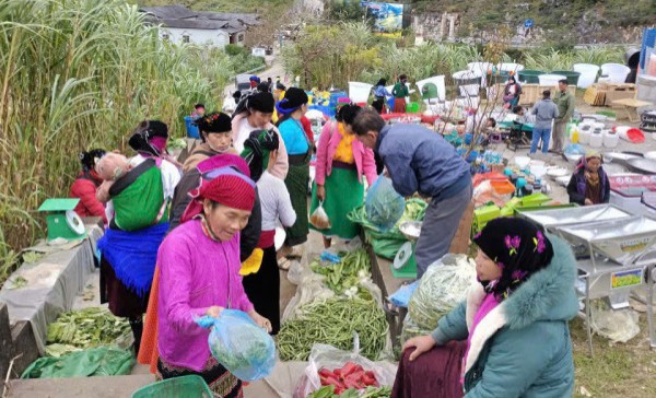 Độc đáo chợ lùi Sà Phìn giữa cao nguyên đá