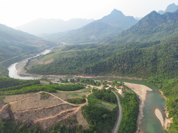 Độc hành trên Tây Trường Sơn hẻo lánh Độc hành trên Tây Trường Sơn hẻo lánh