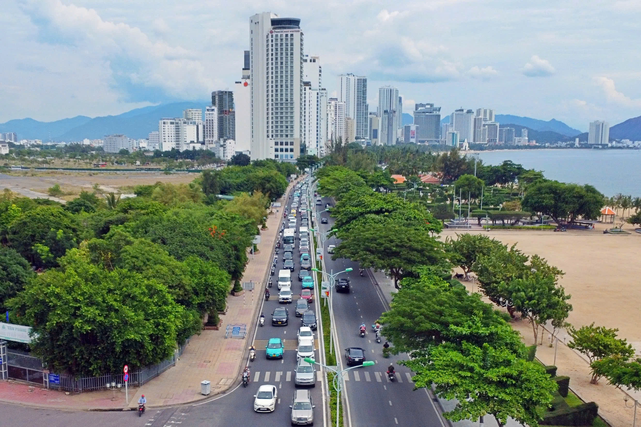 Ùn tắc giao thông tại Nha Trang Ùn tắc giao thông tại Nha Trang