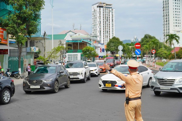 Ùn tắc giao thông tại Nha Trang Ùn tắc giao thông tại Nha Trang