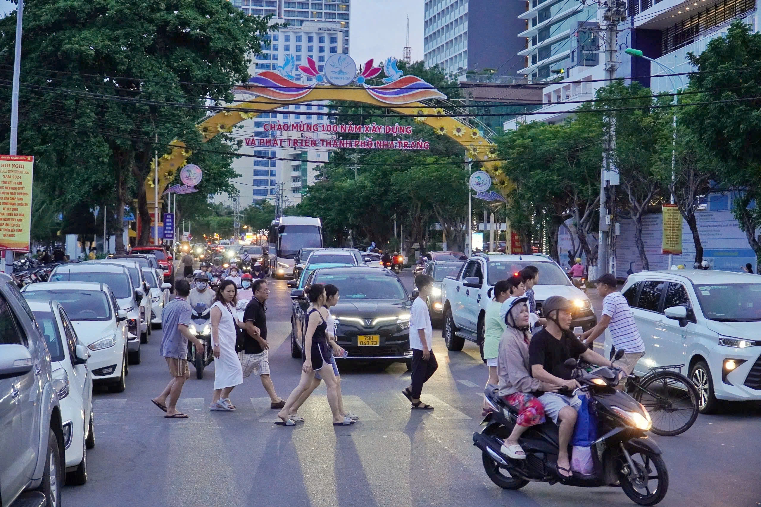 Ùn tắc giao thông tại Nha Trang Ùn tắc giao thông tại Nha Trang