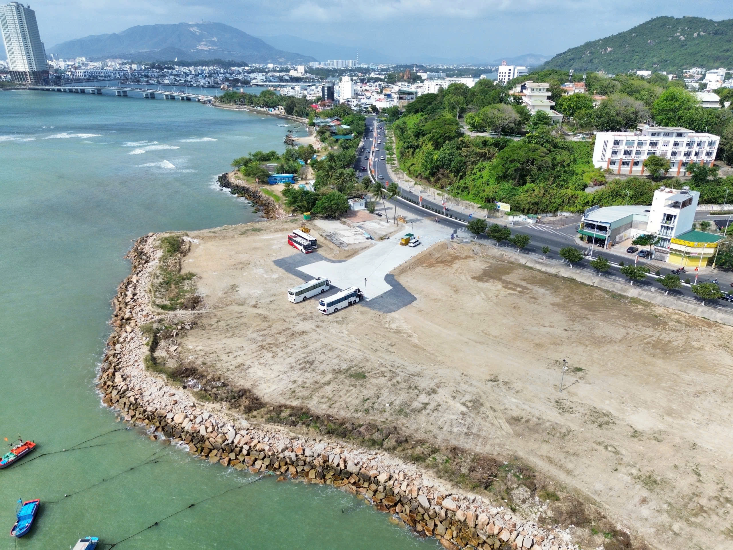 Ùn tắc giao thông tại Nha Trang Ùn tắc giao thông tại Nha Trang
