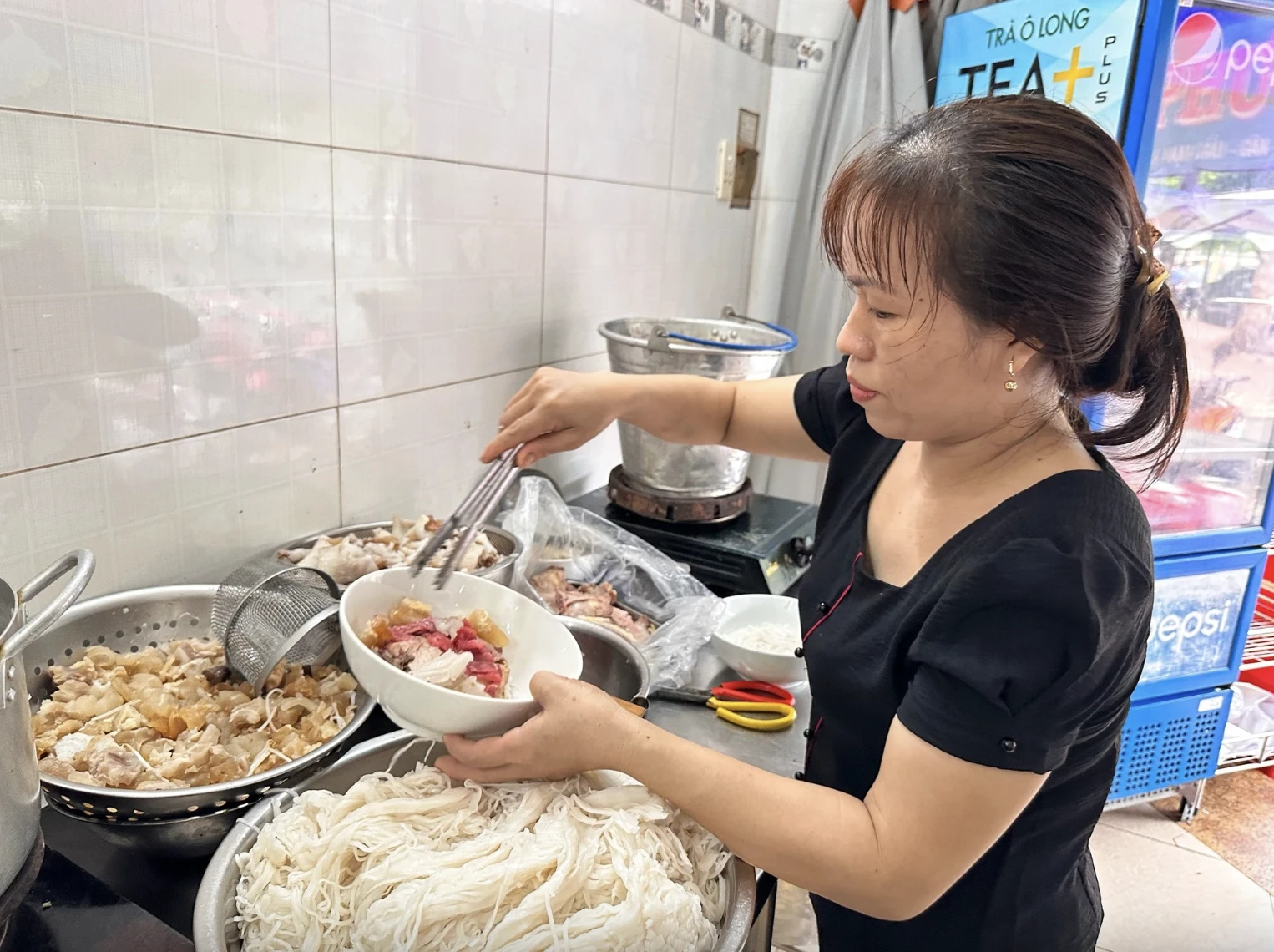 2 năm liền được Michelin vinh danh: Chủ quán cơm tấm, phở, miến gà... ở TP.HCM ăn mừng 2 năm liền được Michelin vinh danh: Chủ quán cơm tấm, phở, miến gà... ở TP.HCM ăn mừng