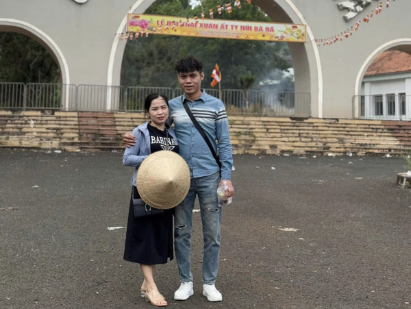 Anh công nhân miền Tây đổi đời nhờ những clip nấu ăn Anh công nhân miền Tây đổi đời nhờ những clip nấu ăn