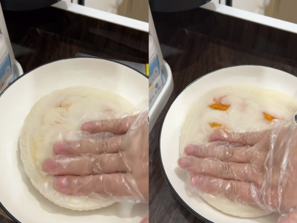 Bánh dẻo trứng muối gây 