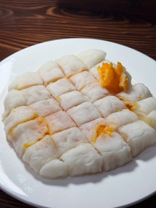Bánh dẻo trứng muối gây 