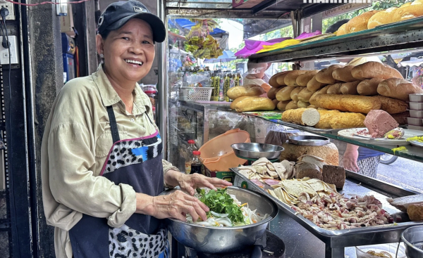 Bánh mì Việt Nam: Từ ổ bánh giá 5.000 đồng đến tiệm được Michelin vinh danh