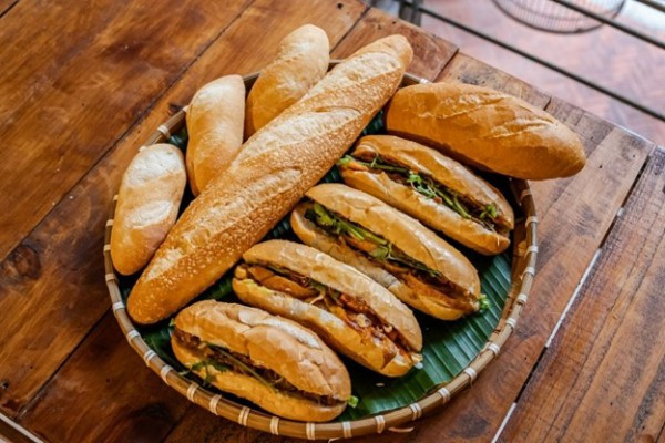 Bánh mì “ngon, bổ, rẻ” nhưng ăn kiểu này chẳng khác gì tự “rước họa vào thân”