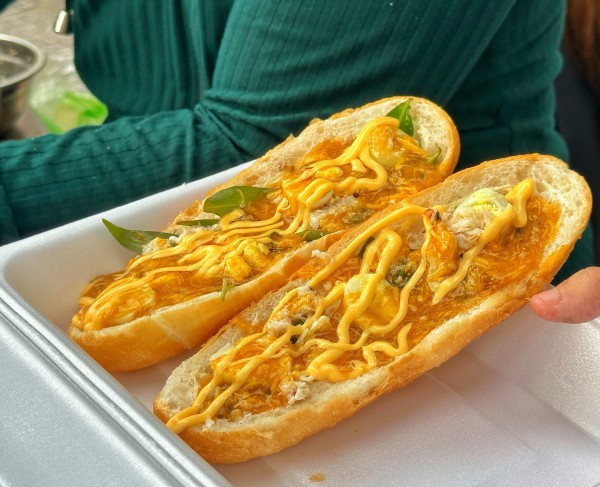Bánh mì xốt gạch cua 