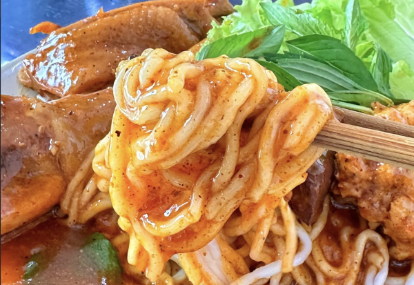 Bánh tầm cay đặc sản Cà Mau ở TP.HCM: Quán bình dân trong hẻm bán 24/7