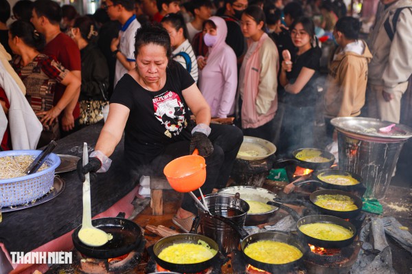 Buffet chay ở chùa TP.HCM có gì đặc biệt mà thu hút hàng ngàn người?