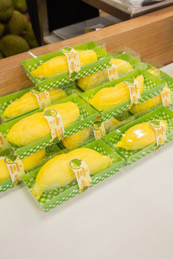 Buffet sầu riêng ở TP.HCM: Chuẩn bị hơn 1 tấn, khách ngồi kín chỗ