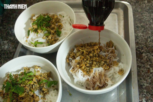 Bún hến Mai Xá: Món ngon Quảng Trị nổi tiếng vì cách trộn khác lạ