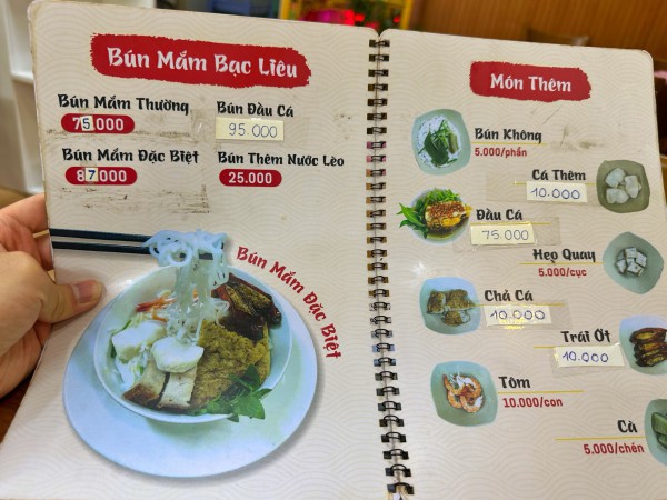 Bún mắm miền Tây ở TP.HCM gần 30 năm: Bà chủ mở 3 quán nhờ bí quyết gia truyền