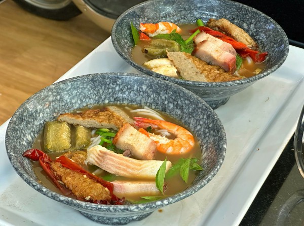 Bún mắm miền Tây ở TP.HCM gần 30 năm: Bà chủ mở 3 quán nhờ bí quyết gia truyền