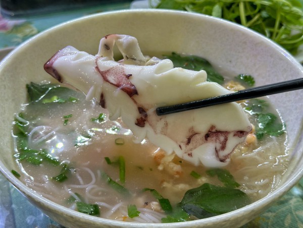 Bún rạm Phù Mỹ ở TP.HCM: 3 lần đổi mặt bằng, khách xứ Nẫu vẫn tìm vào hẻm