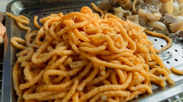 Bún suông hơn nửa thế kỷ ở miền Tây: Chả tôm giống con đuông làm nên hương vị riêng