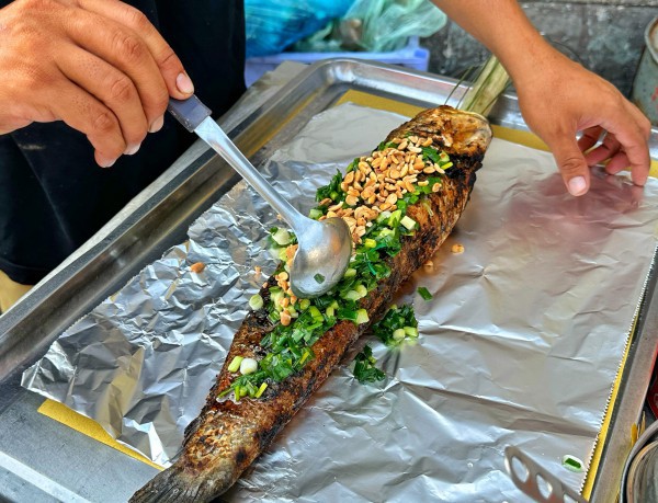 Cá lóc nướng cúng ông Táo: Bà chủ ở TP.HCM năm ngoái bật khóc, nay thế nào?