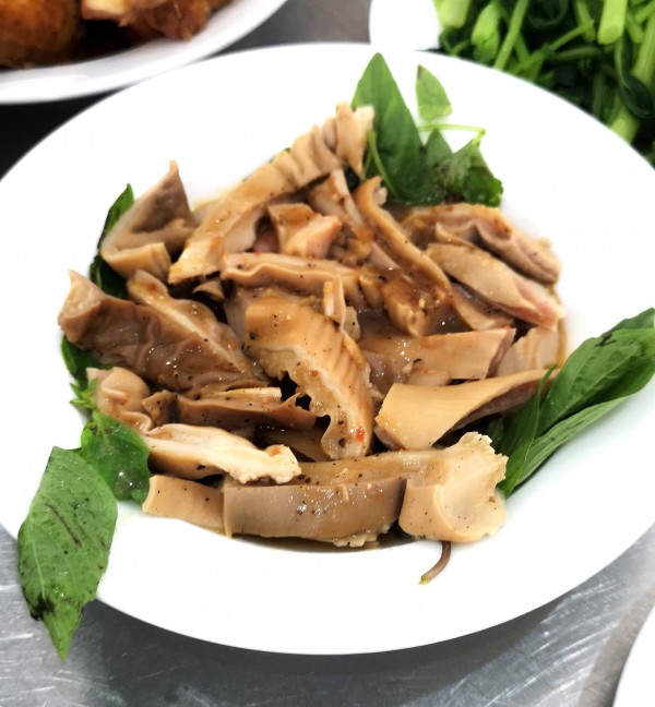 Cận cảnh bữa cơm của các chiến sỹ tham gia A80