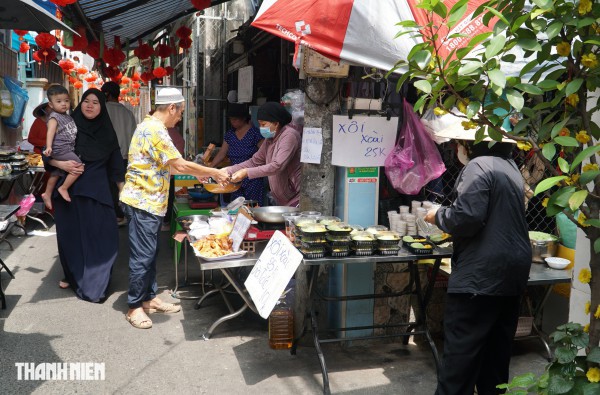 Chợ ẩm thực Ramadan ở TP.HCM chỉ mở một tháng bán gì?
