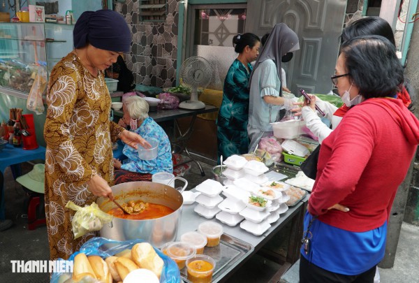 Chợ ẩm thực Ramadan ở TP.HCM chỉ mở một tháng bán gì?