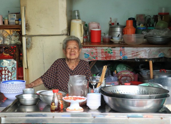 Cụ bà U.90 nối nghiệp con gái, bán bún mọc: Câu chuyện Cụ bà U.90 nối nghiệp con gái, bán bún mọc: Câu chuyện
